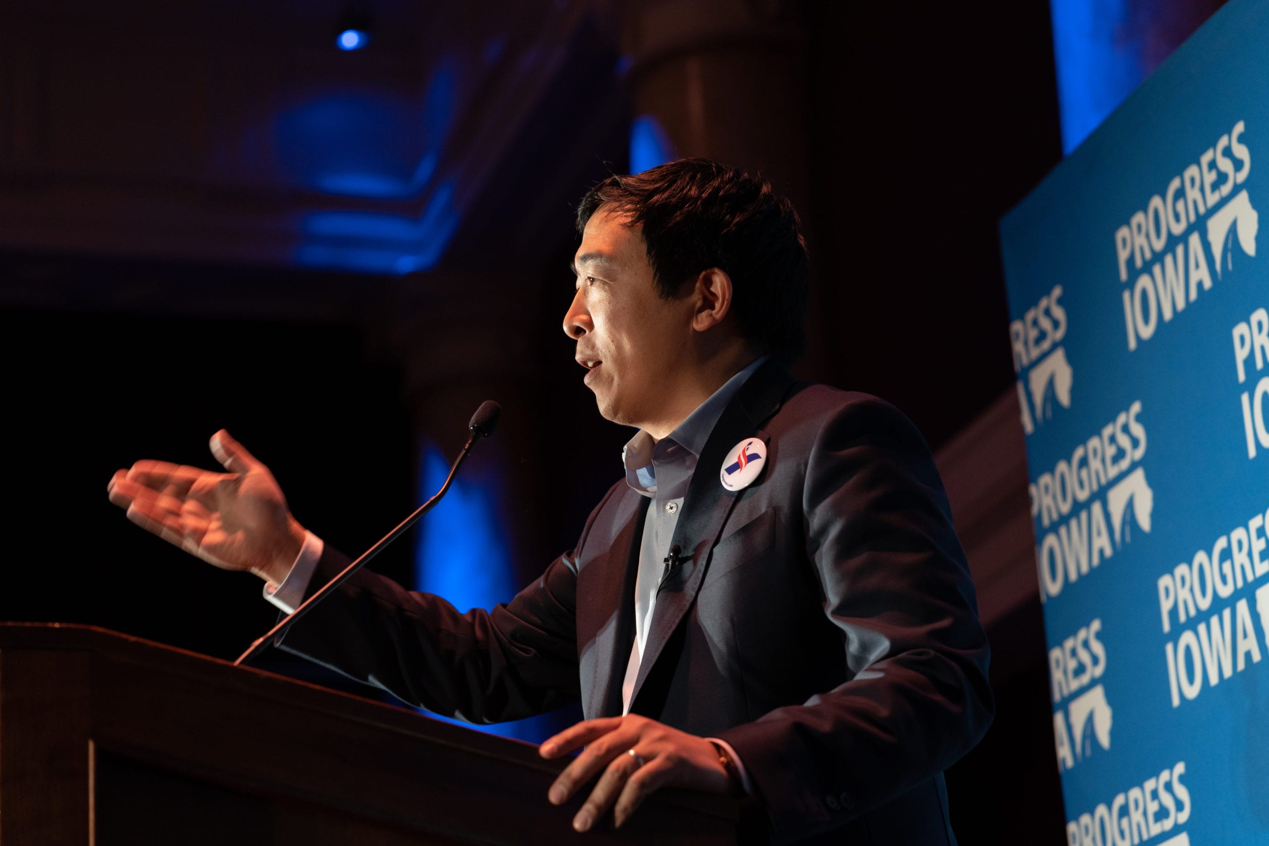 US Presidential Candidate Andrew Yang Unveils Plan to Enter Democratic Debates