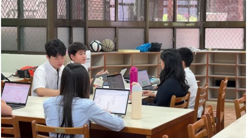 Students working together during a debate tournament at Taipei Municipal Song Shan Senior High School.